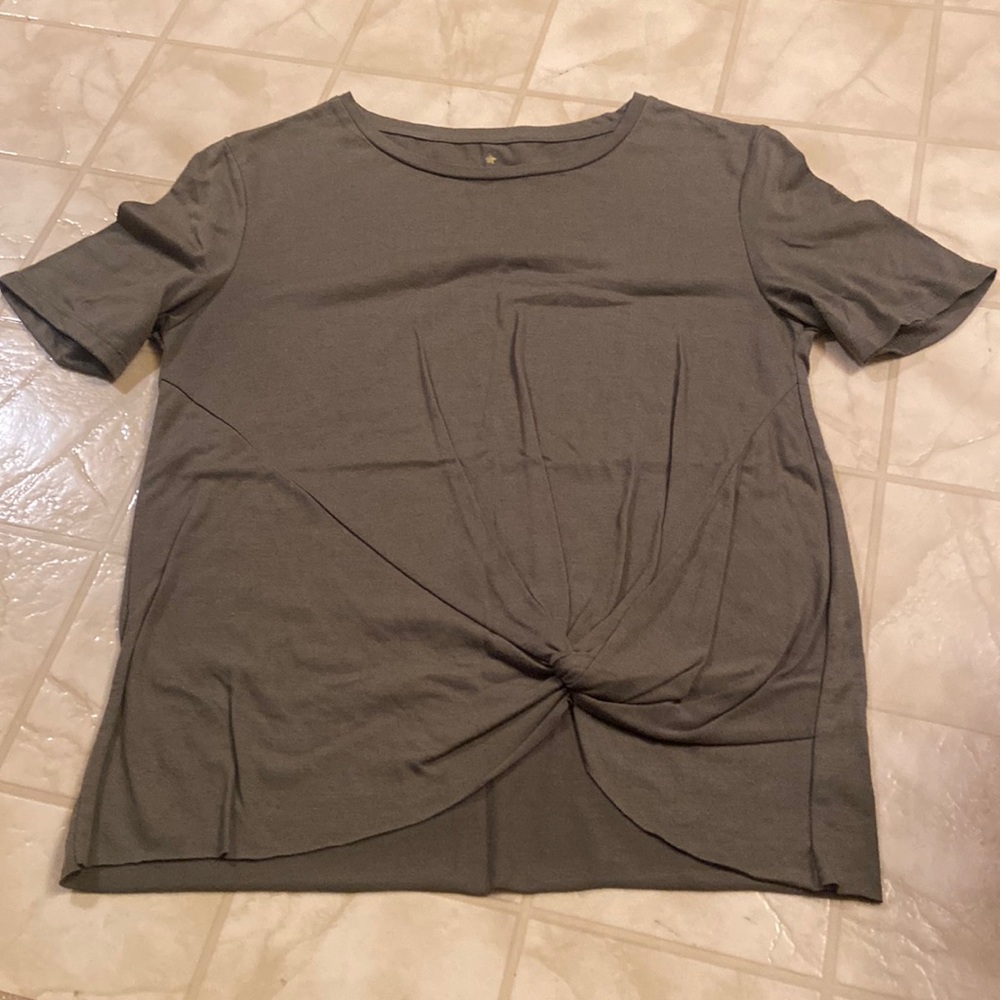 Twist Front Top